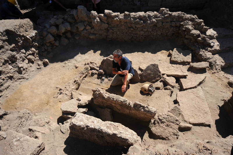 Illustration for article titled Archaeologists Discover a Rare Pre-Roman Tomb at Pompeii